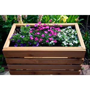 Holz-Hochbeet mit bunten Blumen bepflanzt, 71x36x58 cm, für Garten und Balkon.