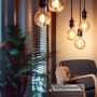 Philips Hue Filament Leuchtmittel E27 G93, warmweißes Licht im Vintage-Look.