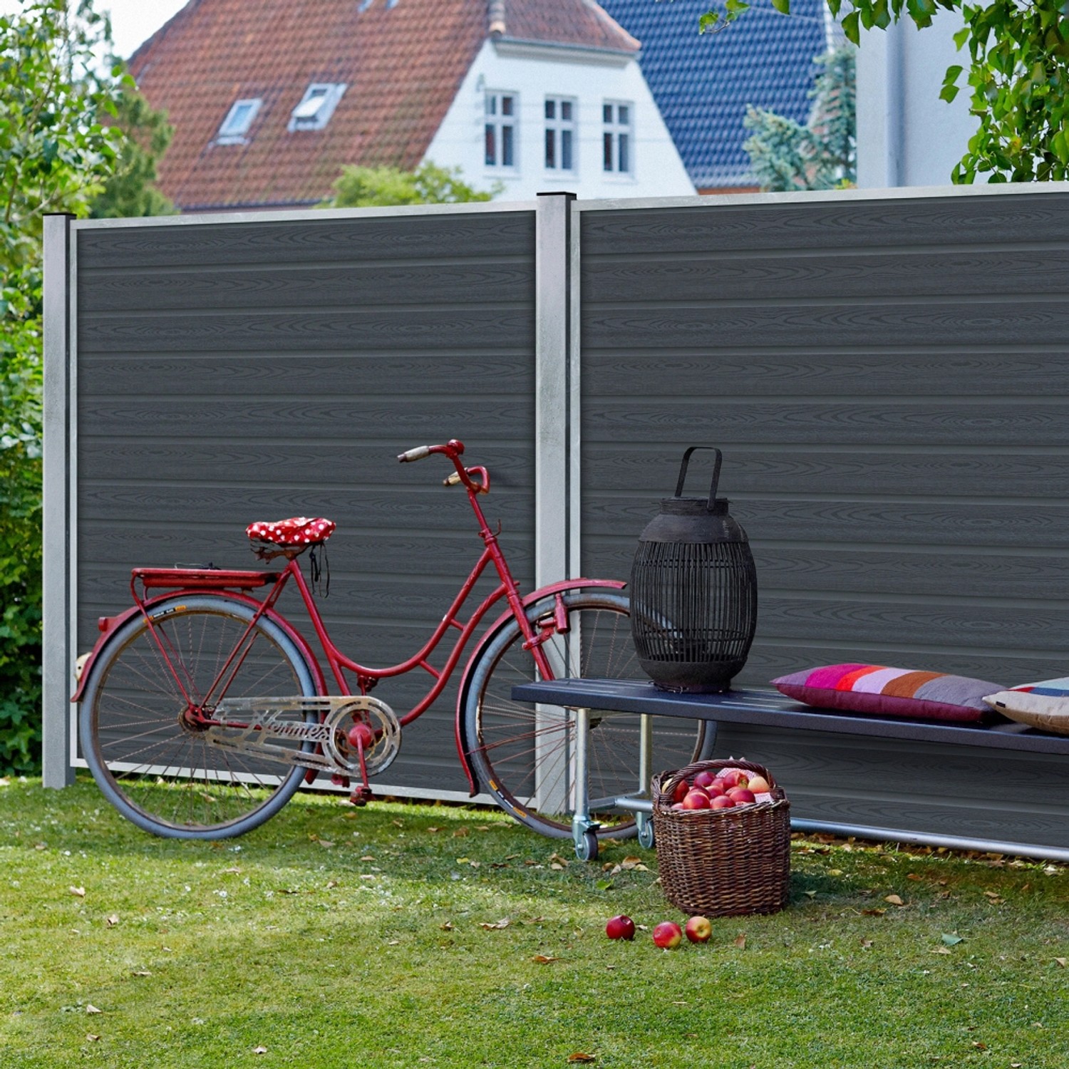 Feuerverzinkter Stahl Zaunpfosten (8x8x268cm) als Zubehör für Zaunbau und Sichtschutz im Garten.