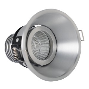 Silberner LED-Einbauspot Taro für Feuchträume, Ø 9,4 cm.