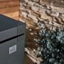 Detailansicht der Biohort StyleBox 210 in Dunkelgrau-Metallic. Zeigt die hochwertige, strukturierte Oberfläche der Universalbox.