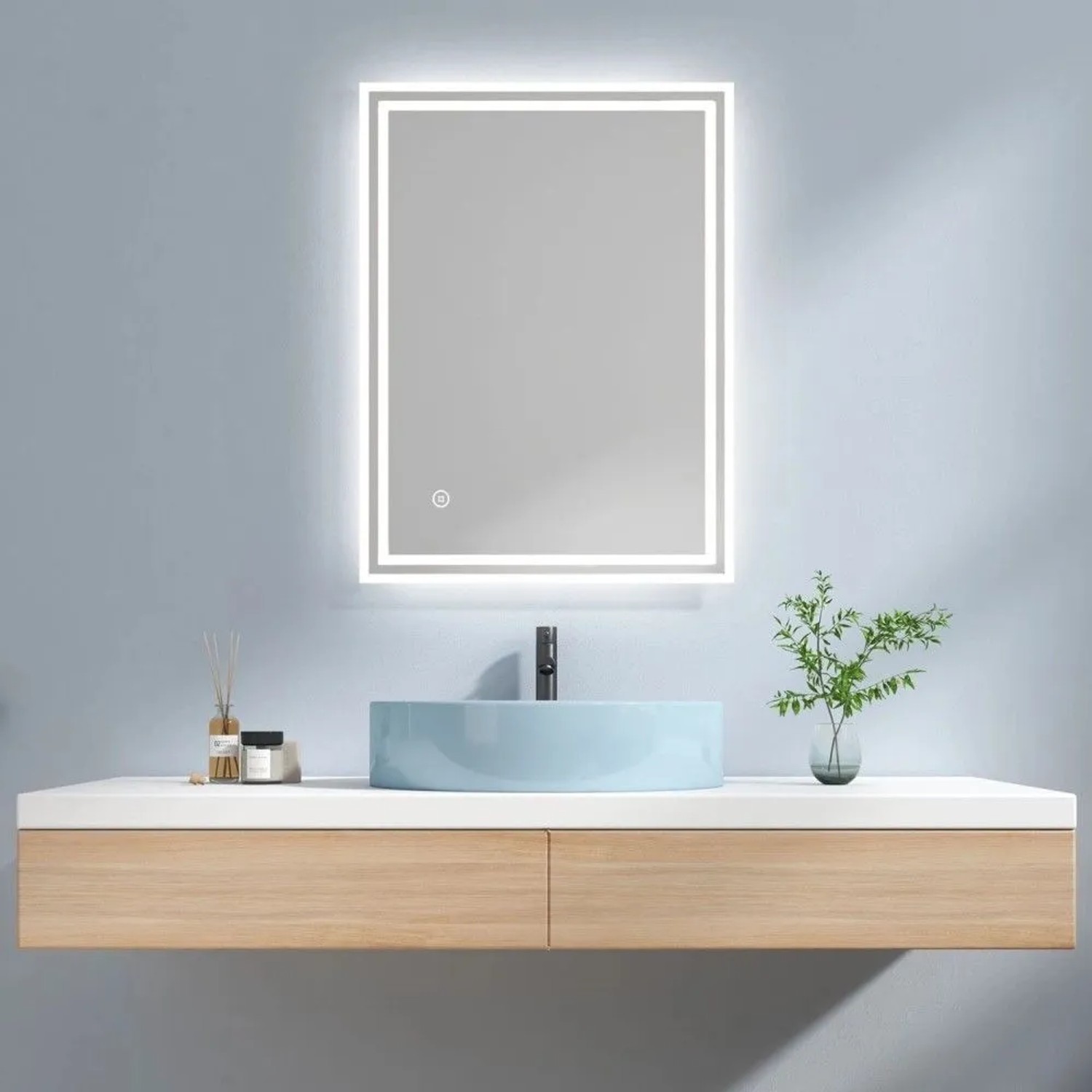 Emke LED-Badspiegel 80x60 cm mit kaltweißer Beleuchtung, Touchschalter und Antibeschlag-Funktion im Badezimmer.