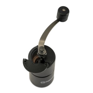 Petromax Handkaffeemühle aus Stahl, schwarz, mit Kurbel und offenem Bohnenbehälter.