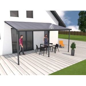 Anthrazit Terrassenüberdachung Bausatz 546x306 cm mit Tisch und Personen.