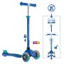 Dunkelblauer Globber Primo Lights Kinder Tretroller mit 3 LED-Leuchtrollen und höhenverstellbarer Lenkstange.