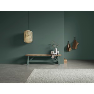Schöner Wohnen Kreidefarbe Waldgeflüster: Wandgestaltung mit pudrig-matter, grüner Wandfarbe im Wohnraum.