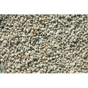 Nahaufnahme von Eis-Weißem Quarzitsplitt (8-12 mm) als Zierkies.