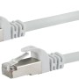 Weißes 15 m Schwaiger CAT 6 Netzwerkkabel mit RJ45 Stecker für Netzwerktechnik.