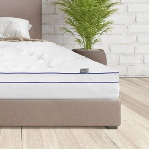Beautissu BeauNuit MT Base Matratzenschoner 3x90x200 cm auf einem Bett.