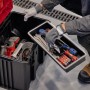 Offener Einhell Systemkoffer E-Case M mit Werkzeug und Einlage für Handwerkzeug.