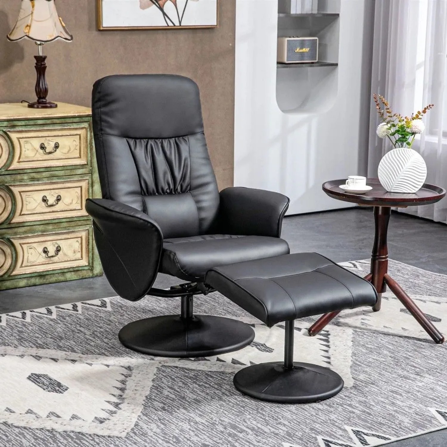 Schwarzer HOMCOM Relaxsessel aus Kunstleder mit Hocker und Drehfuss. Komfortabler Loungesessel mit Liegefunktion.