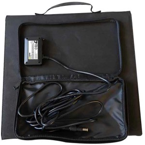 Zipper Solarpanel SP60W im geöffneten Zustand mit Kabel und Zubehör.