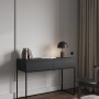 Moderner schwarzer Schminktisch mit zwei Schubladen und schwarzen Metallbeinen. Elegantes Möbelstück für Kosmetik.