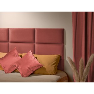 OBI Vorhang Terracotta 2er-Set (135x250cm) neben Wandpaneel und Kissen.