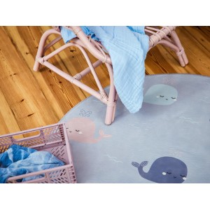 Runder Wandspiegel Under The Sea Rosa (Ø 50 cm) mit Wal-Motiven im Kinderzimmer.