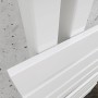 Detailansicht: Weißer Schulte Design-Heizkörper Breda mit vertikalen Paneelen.