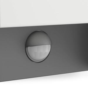 Detailaufnahme der Philips LED-Außenwandleuchte Arbour Anthrazit mit Bewegungsmelder.