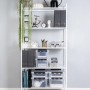SmartStore Aufbewahrungsbox Classic 3 l auf Regal, transparent, mit Deckel und Inhalt.