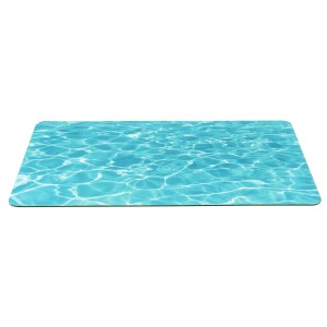 Blaue Wenko Badematte Blue Sea, 50x80 cm, mit Wasser-Motiv für Badezimmer.