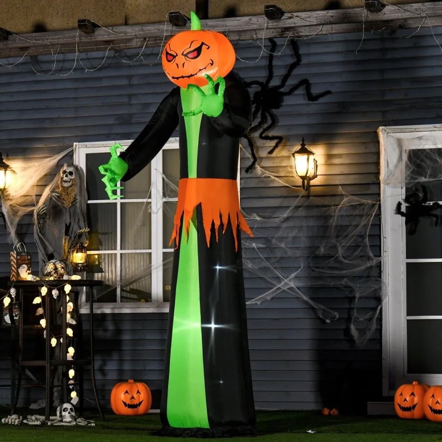 HOMCOM aufblasbarer Halloween Kürbis mit LED-Beleuchtung, 270 cm hoch, schwarz-grün, als gruselige Gartendeko.