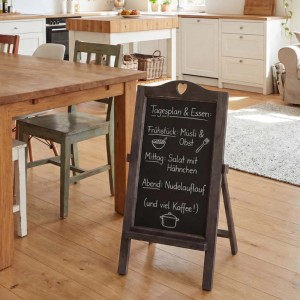 Grau-braune Shabby-Look Werbetafel aus Holz mit Herz-Ornament, klappbar, als Aufsteller für Notizen.