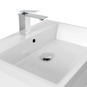 Detailaufnahme: Weißes Waschbecken des Posseik Fellini Badmöbel-Sets mit Armatur.