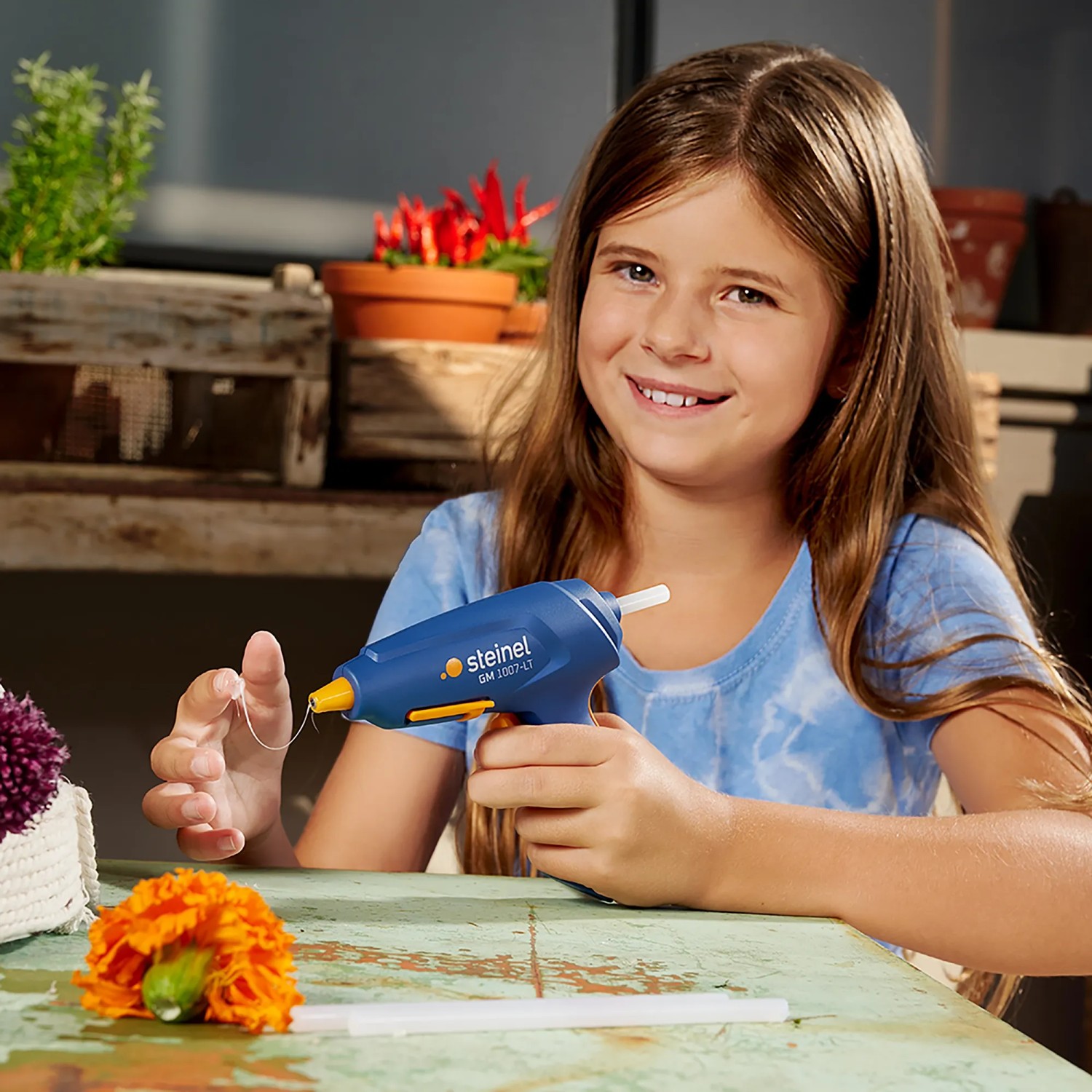 DAJASD Akku Heißklebepistole 25W - Kabellos Mit LCD Display & 22 Klebestiften