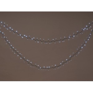 OBI Außen-Lichterkette, 20 m, mit 1.000 kaltweißen LEDs auf dunklem Kabel, für Gartenbeleuchtung und Festdeko.