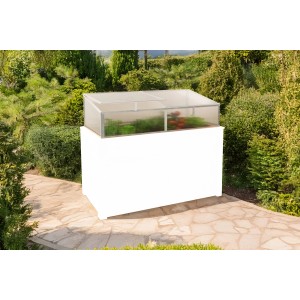 Westmann Frühbeetaufsatz Genus 170 auf Hochbeet im Garten.