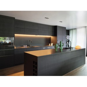 LEDVance Smart+ WiFi LED-Strip Flex in Küche mit indirekter Beleuchtung.