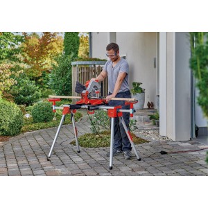 Einhell Untergestell MSS 1610 mit Kapp- und Gehrungssäge im Einsatz im Garten.