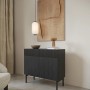 Schwarzes Selsey Nolie Sideboard, 100 cm, mit zwei Türen, zwei Schubladen und gefrästen Fronten im Japandi-Stil.