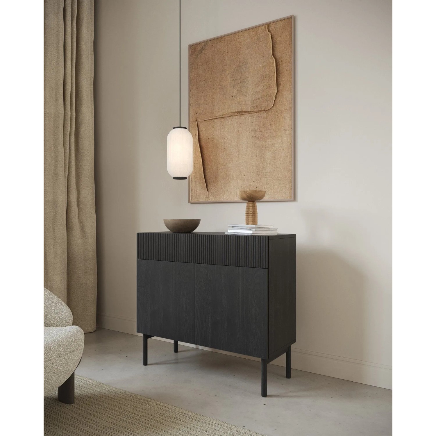 Schwarzes Selsey Nolie Sideboard, 100 cm, mit zwei Türen, zwei Schubladen und gefrästen Fronten im Japandi-Stil.