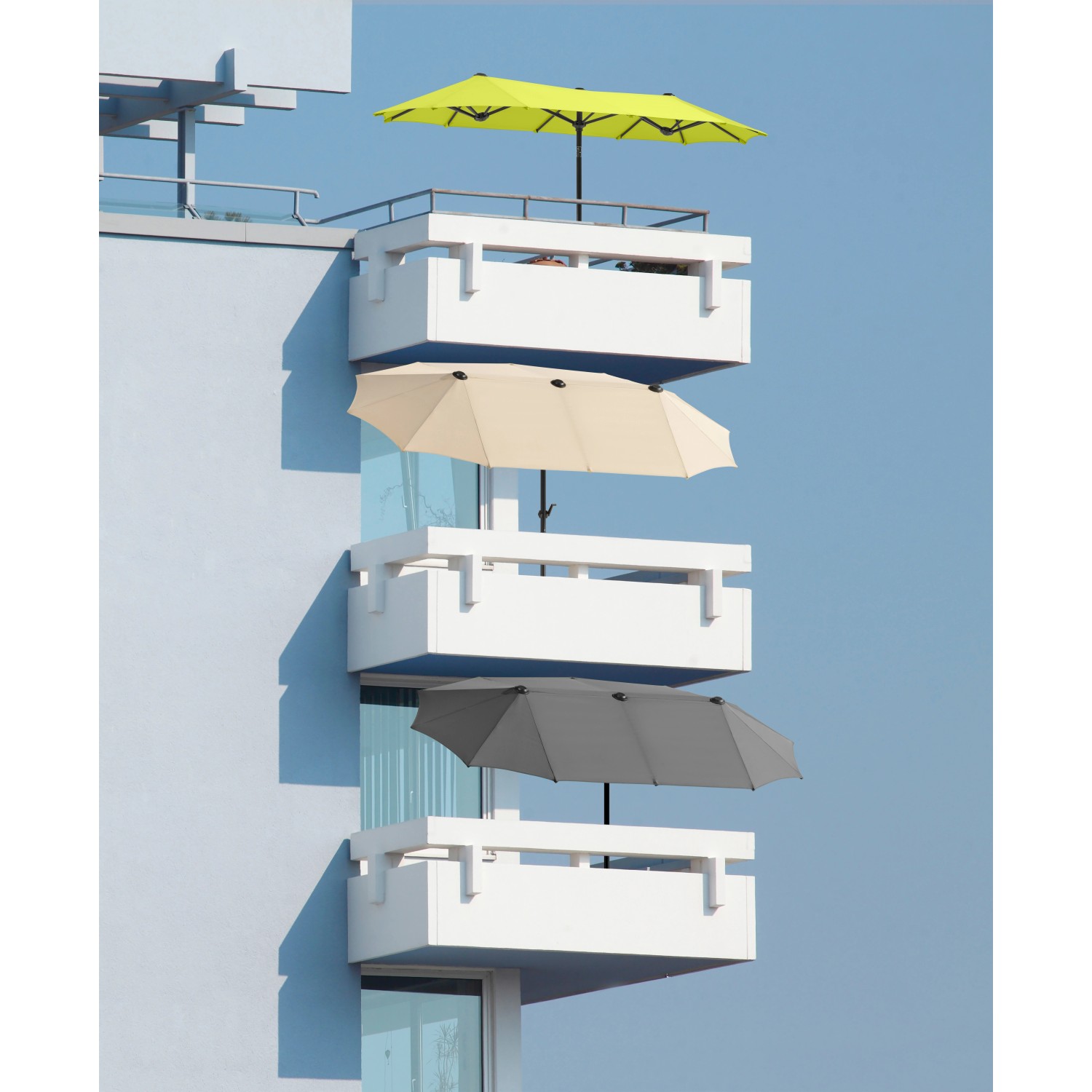 Schneider Marktschirm, silbergrau, mit Knickfunktion auf Balkonen in verschiedenen Farben.