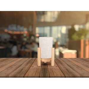 Näve LED-Tischleuchte Madita mit Leinen-Schirm und Holzfuß, naturfarben.