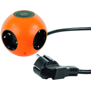 Orange-schwarze Kugelsteckdose Powerglobe mit 4 Schuko-Steckdosen und Schalter.