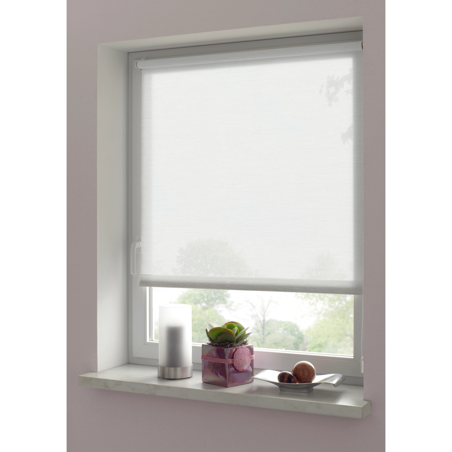 Gardinia EasyFix Rollo Natur, 100x150 cm, weiß, am Fenster montiert.