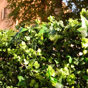 Künstliche Hecke Divy 3D Panel Saltus, 0,5x1m, grüner Balkonsichtschutz mit verschiedenen Blättern.