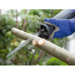 LUX Säbelsägeblatt Comfort im Einsatz: Grobes Sägen von Grünholz mit einer Säbelsäge. 2er-Set.