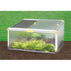 Juwel Biostar-Protect 1000 Frühbeet mit Salatpflanzen im Garten.