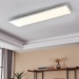 Weiße, rechteckige Eglo LED-Deckenleuchte Salobrena (120x30 cm) an Zimmerdecke.