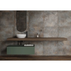 Cersanit Dekorfliese Color Vibe Carpet, Multicolor, 59,8x119,8 cm, im Badezimmer mit Waschbecken und Spiegel.