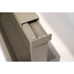 Detailaufnahme: Dieda Linus Vario Geländer, Aluminium, Taupe, mit Schrauben.