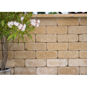 Mauer aus gerumpelten Antik Mauersteinen in Sandsteinoptik, 36x18x12 cm.