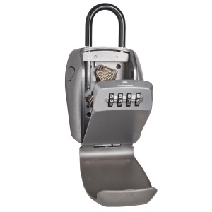 Grauer Master Lock Schlüsseltresor 5414EURD mit Bügelhalterung, geöffnet mit Schlüsseln.