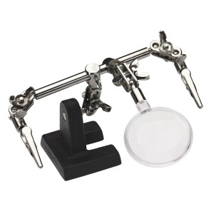 LUX Löthalterung mit Lupe: Halter mit Klemmen und Lupe für präzises Löten.