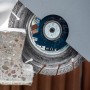 Bosch Expert Diamanttrennscheibe Multi Material Ø 115 mm im Einsatz beim Schneiden von Beton.