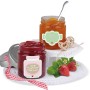 Dr. Oetker Gläser-Etiketten: 2 Gläser mit Marmelade und bunten, beschrifteten Etiketten.