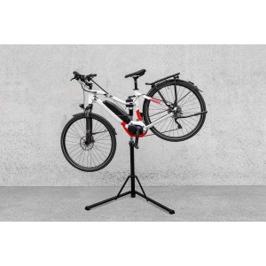 Eufab Fahrradmontageständer für E-Bikes mit E-Bike in Werkstatt.