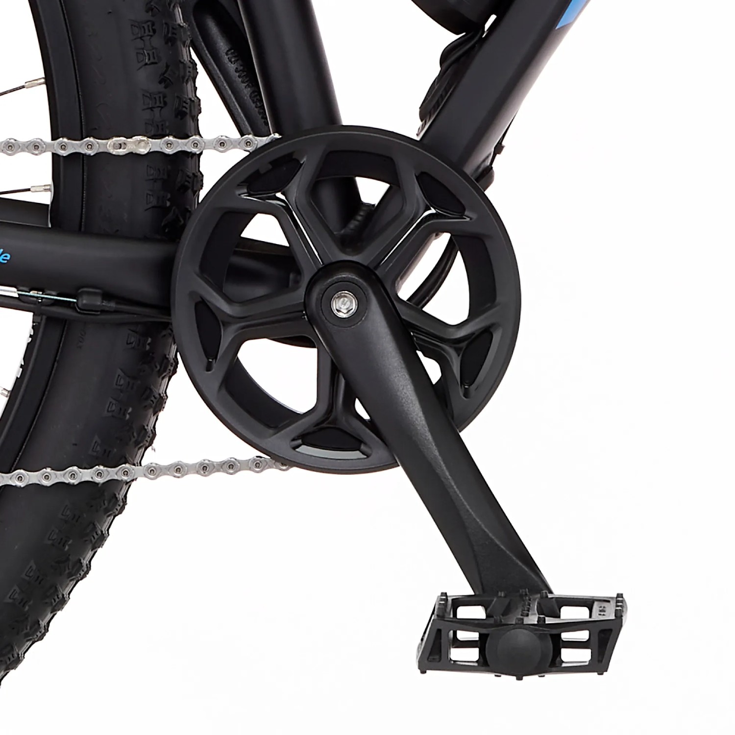 Detailaufnahme: Tretlager und Pedale des Fischer E-Bike Mountainbike Montis.
